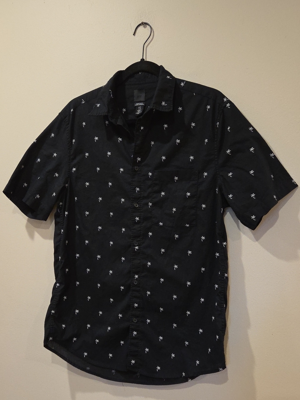 H&M Black Short-Sleeve Button-Down Shirt with White Palm Motif